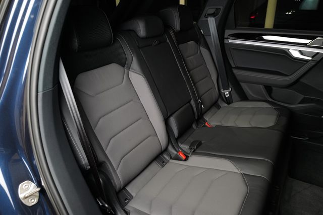 Volkswagen Touareg 3.0TDI R-Line Black Style Wankstabi Pano