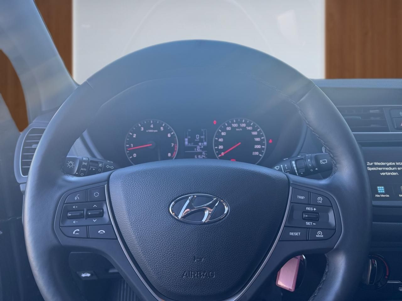 Fahrzeugabbildung Hyundai i20 TREND KAMERA*SHZ*LHZ*CARPLAY*KLIMA*PDC*RADIO
