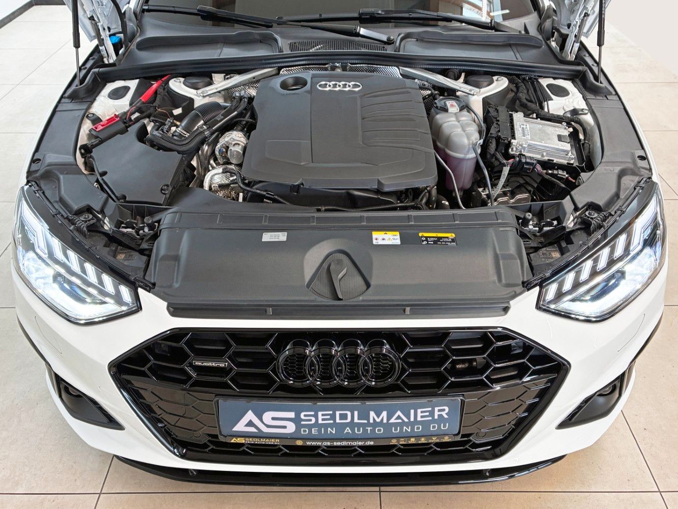 Audi A4 Avant 40 2.0 TDI quattro S-Line AHK StandHeiz foto 7