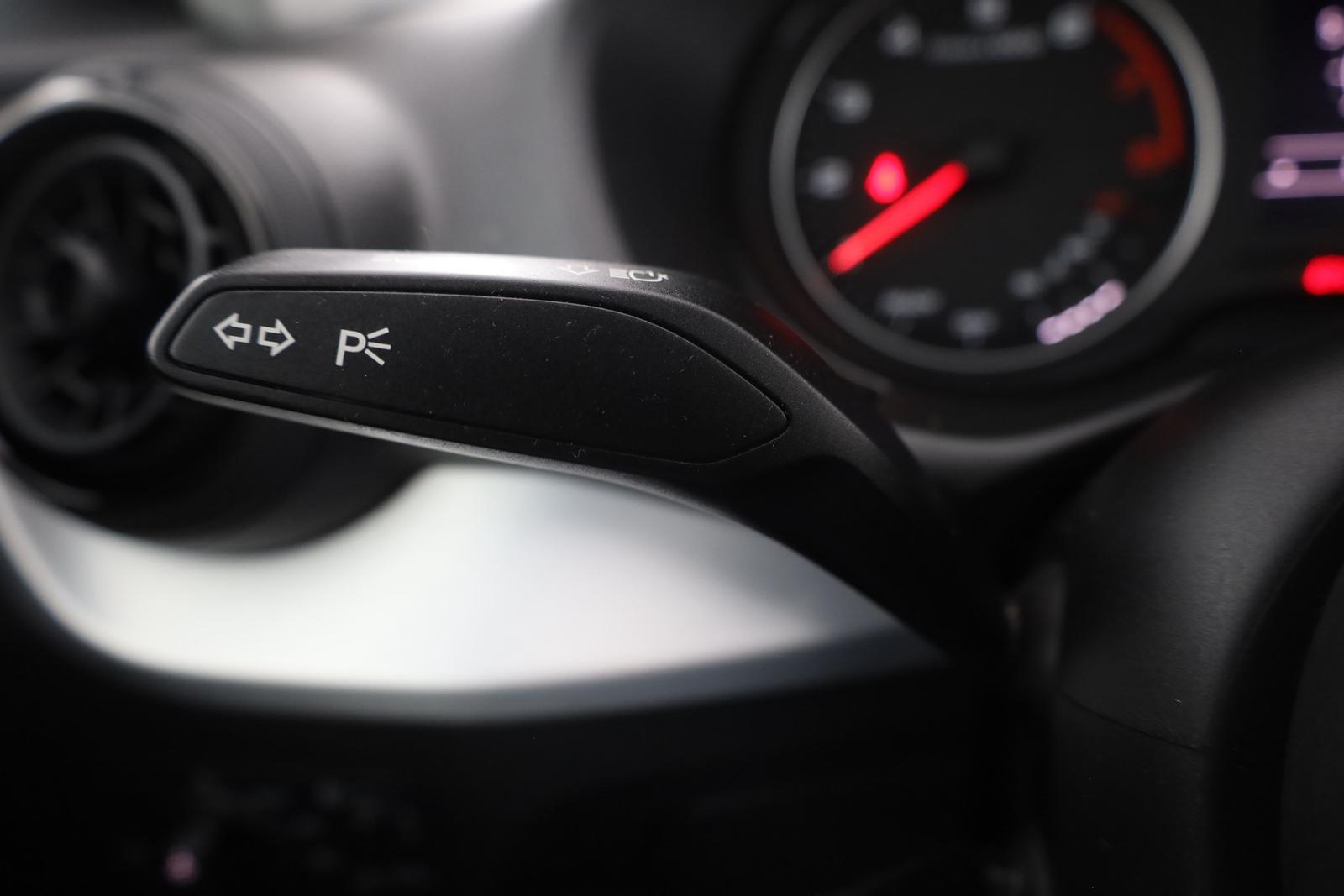 Audi Q2 30 TFSI Sport Navi Sitzheizung AHK