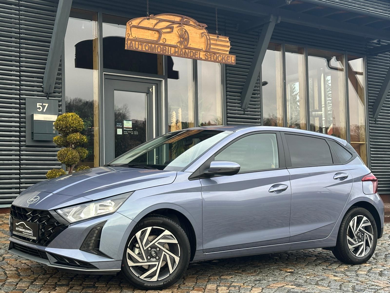 Hyundai i20 1.0 T-GDI Family +NAVI+LED+CAM+SHZG+LHZG+5J+