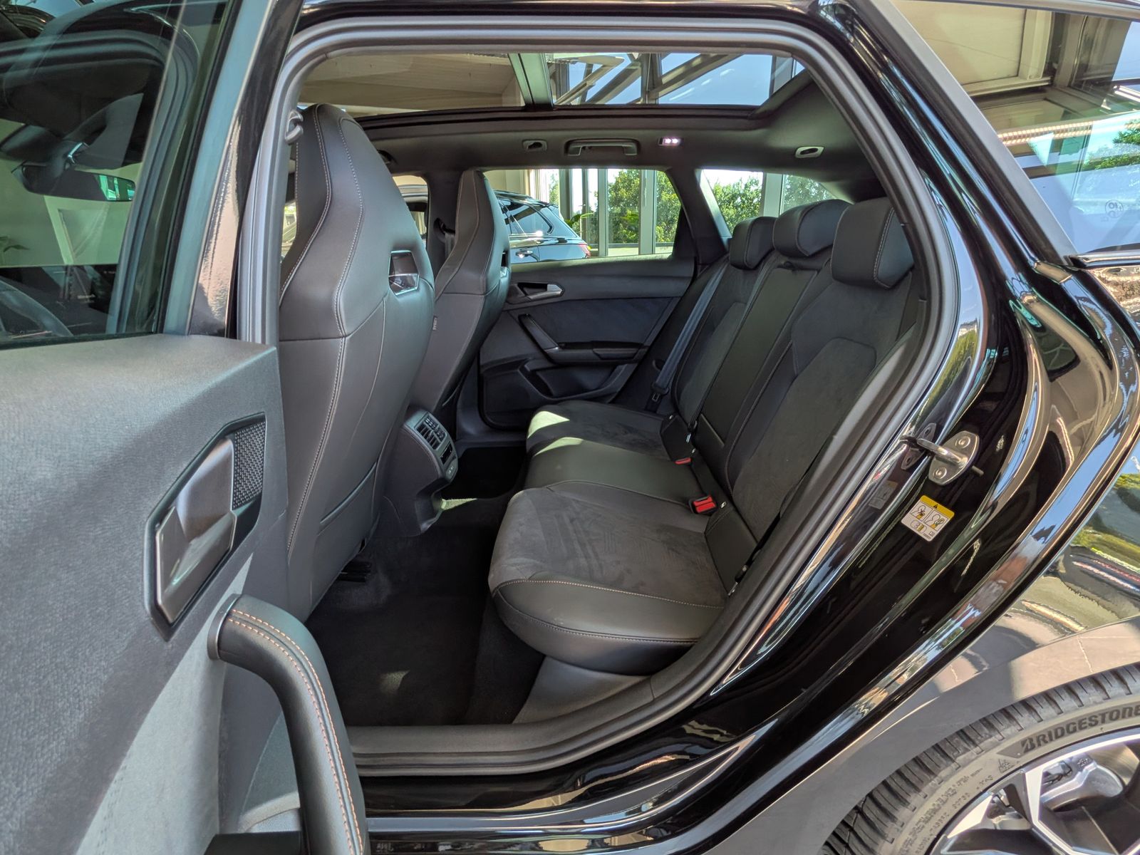 Fahrzeugabbildung CUPRA Leon 1.5 eTSI Dynamic-Edge-Paket Pano Cam AHK 18