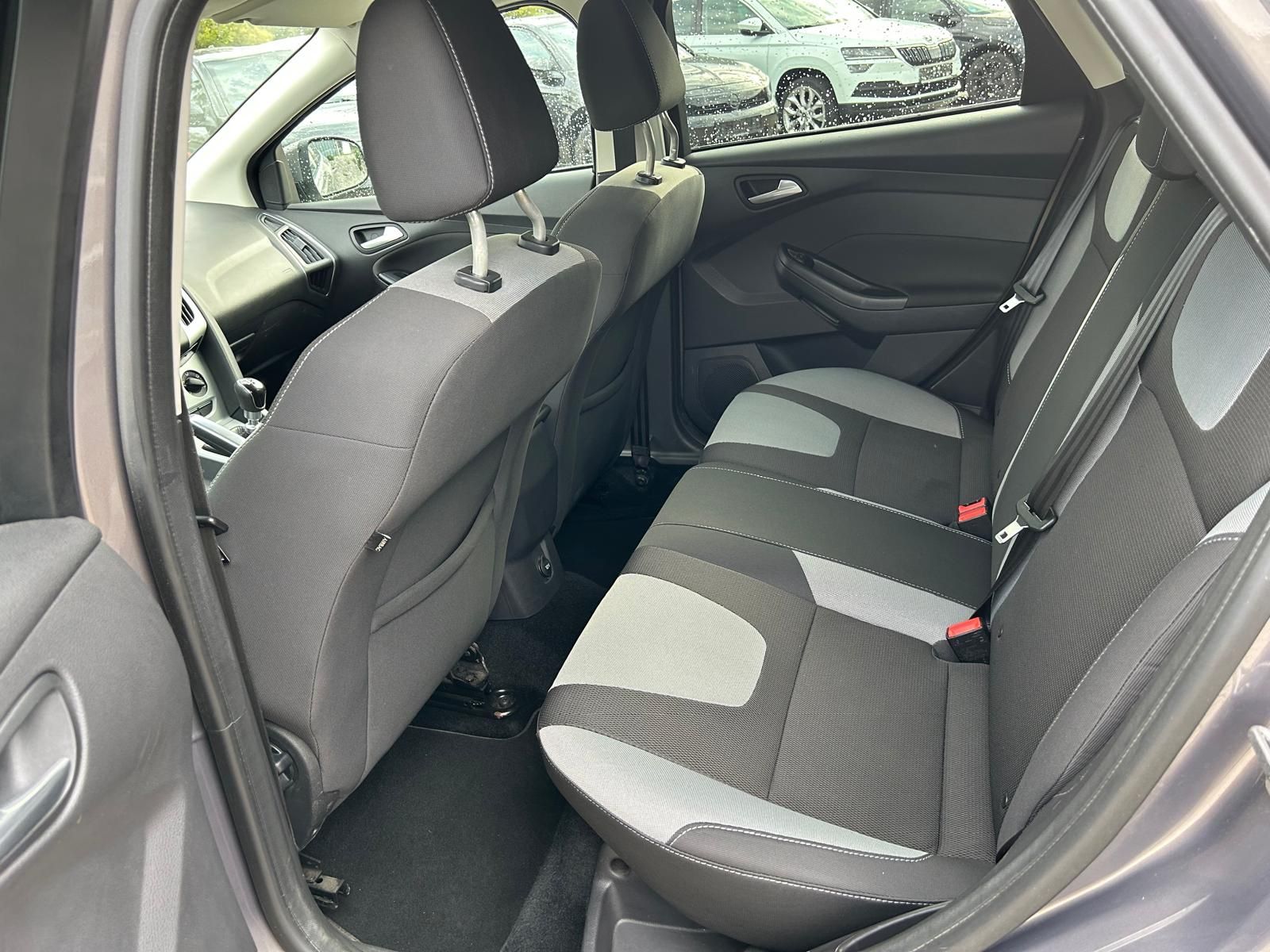 Fahrzeugabbildung Ford Focus Turnier°Champions Edition°Navi°Shz°