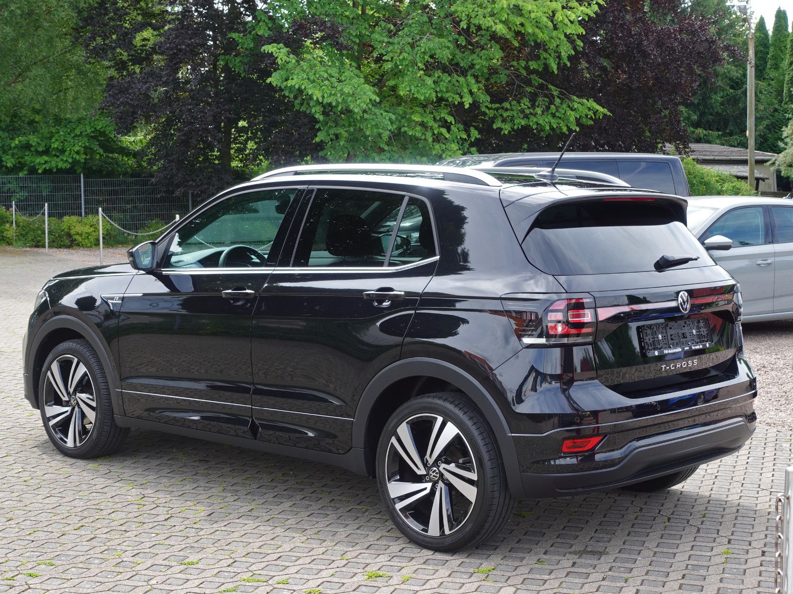 Fahrzeugabbildung Volkswagen T-Cross 1.5 TSI DSG Style R-Line RFK Assist AppC