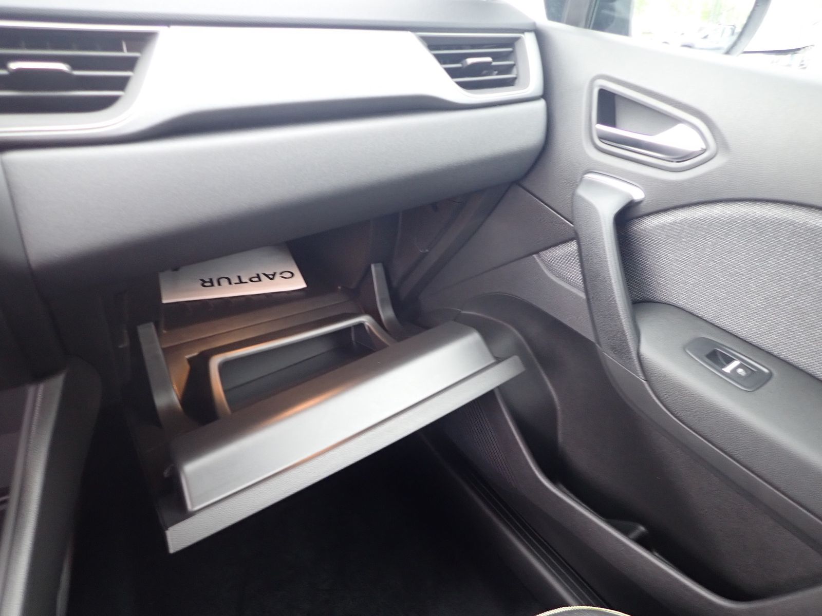 Fahrzeugabbildung Renault Captur Techno Mild Hybrid 140 EDC