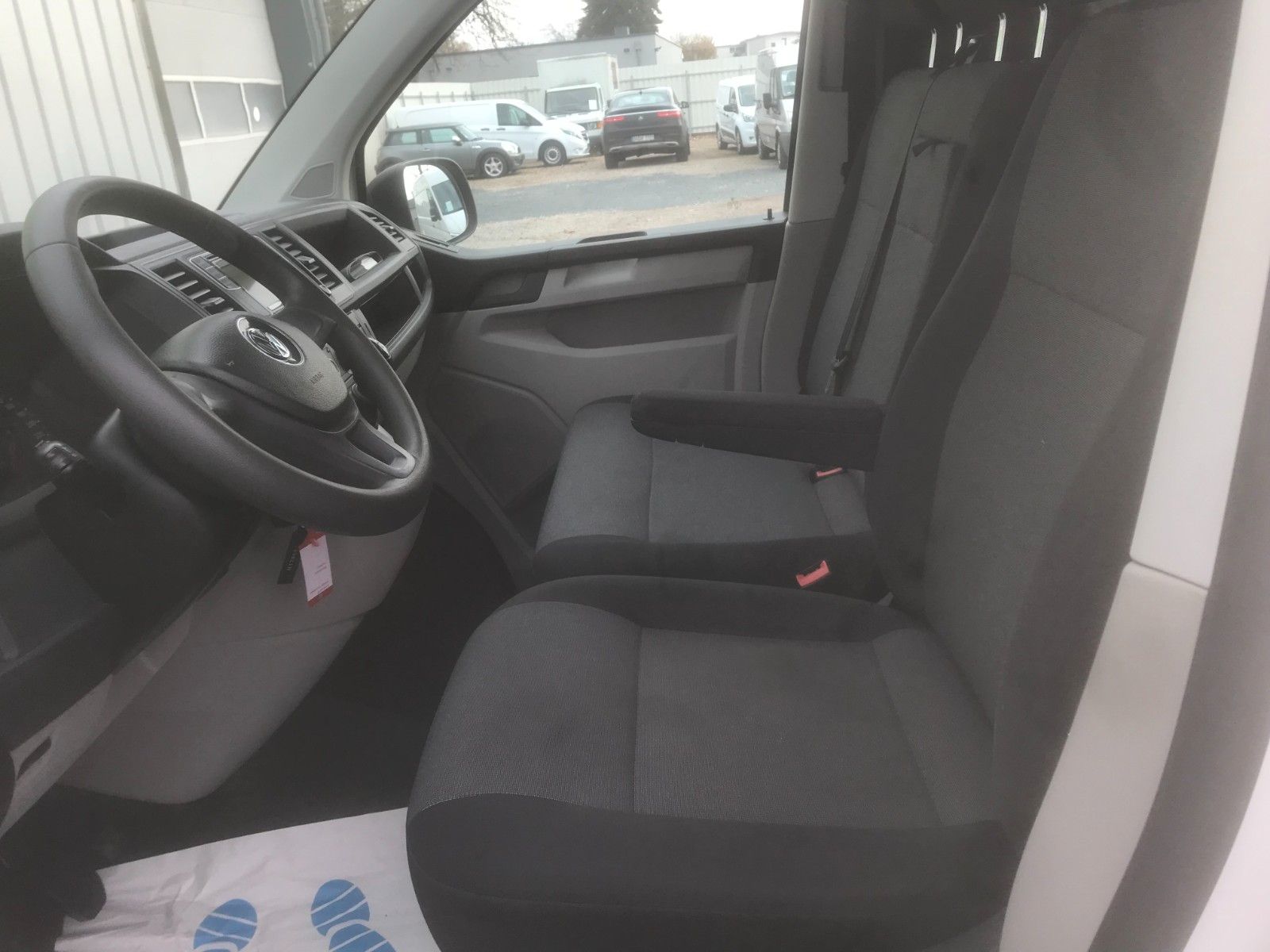 Fahrzeugabbildung Volkswagen T6 Transporter Kasten-Regale,AHK,SHg