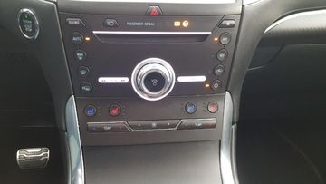 Fahrzeugabbildung Ford 4x4;Anhängerkupplung;Standheizung;Panoramadach