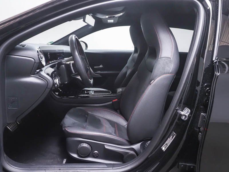 Fahrzeugabbildung Mercedes-Benz A 200 AMG Premium*Pano*Distro*Totwink*Multibeam*