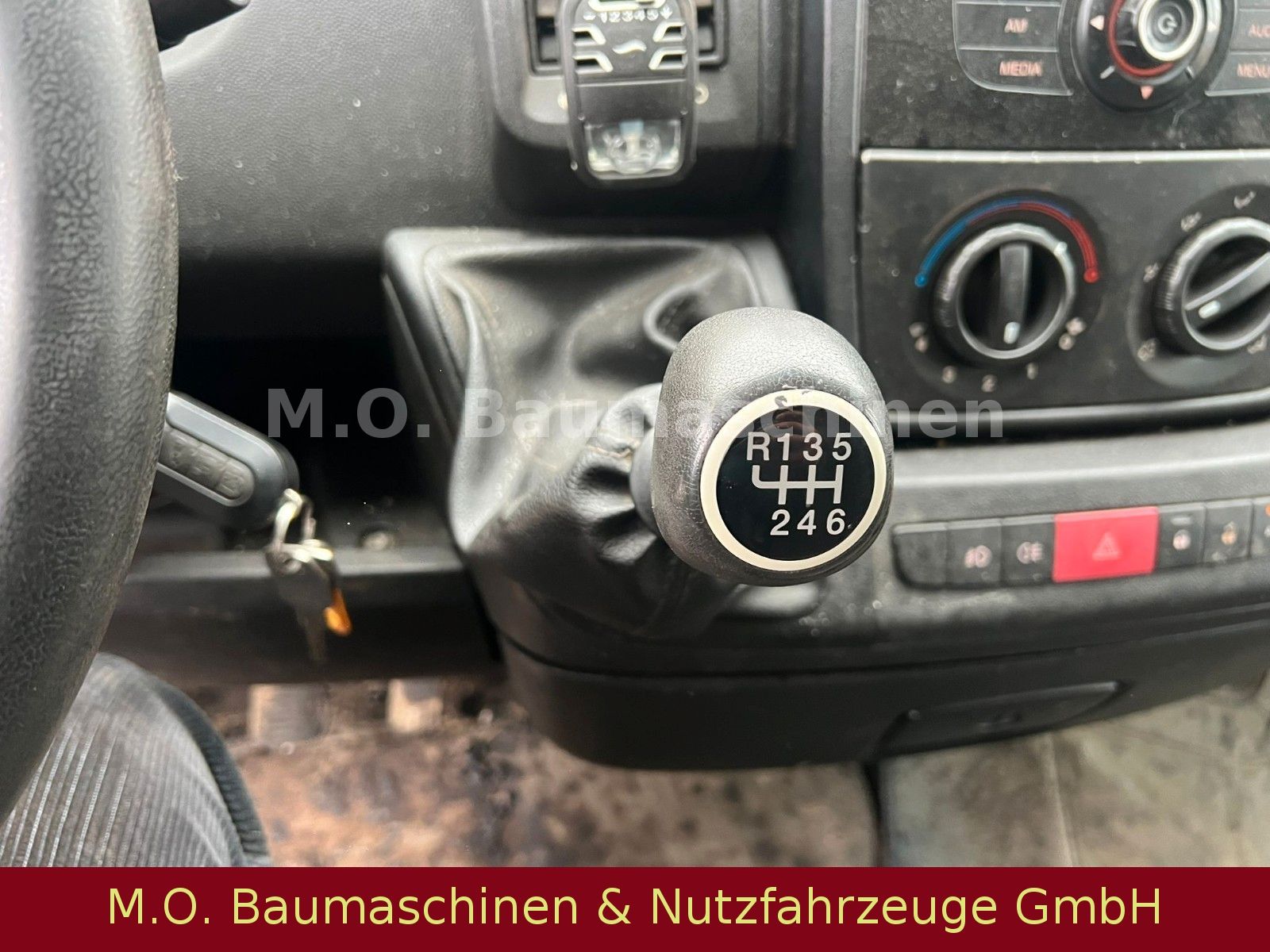 Fahrzeugabbildung Peugeot Boxer / 4x2 / 3 Achser / Kipper /