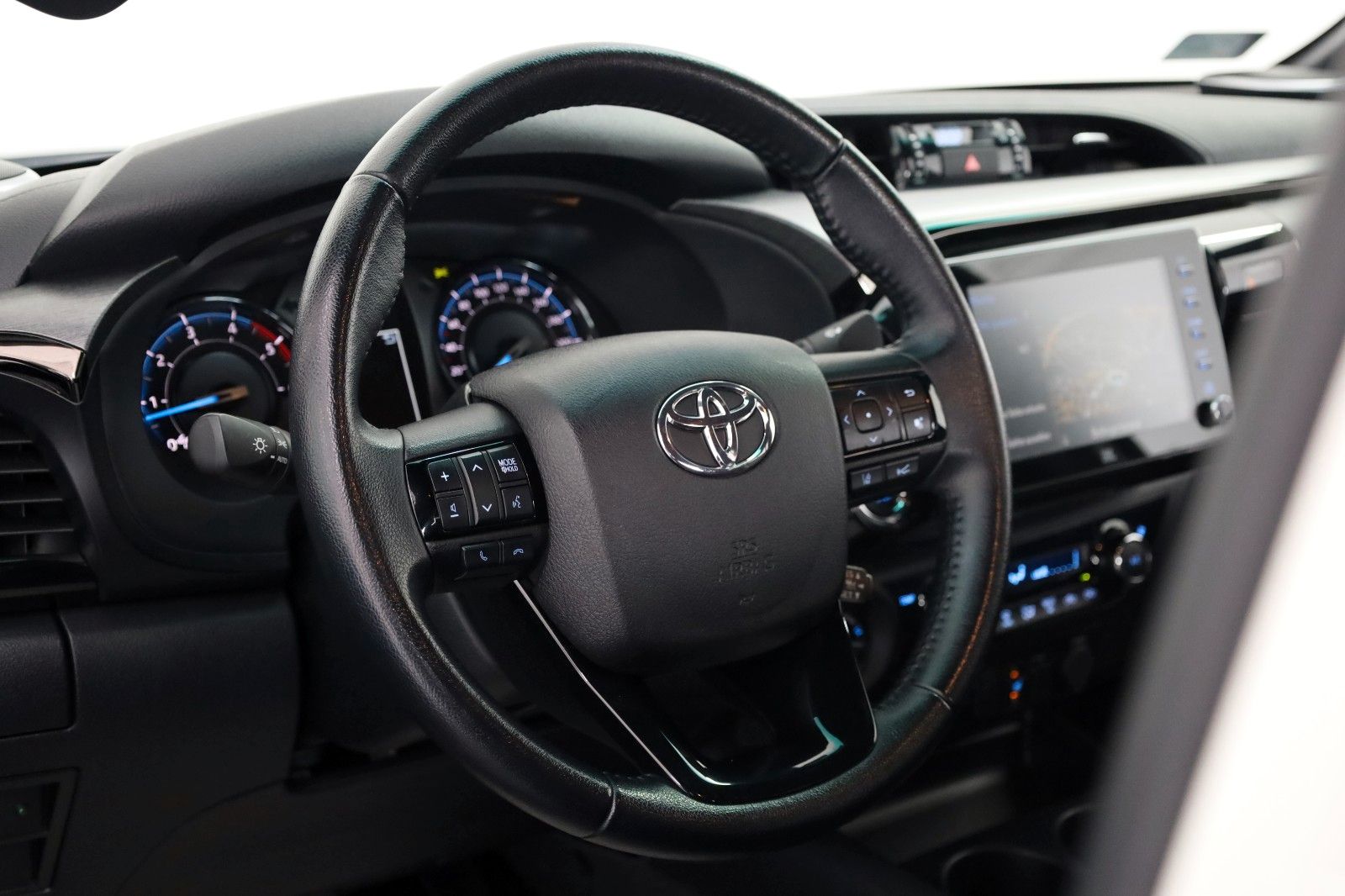 Fahrzeugabbildung Toyota Hilux Double Cab Invincible,Leder,Navi,Rollo,AHK