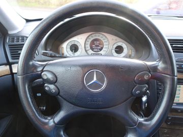 Mercedes E 320 - 12