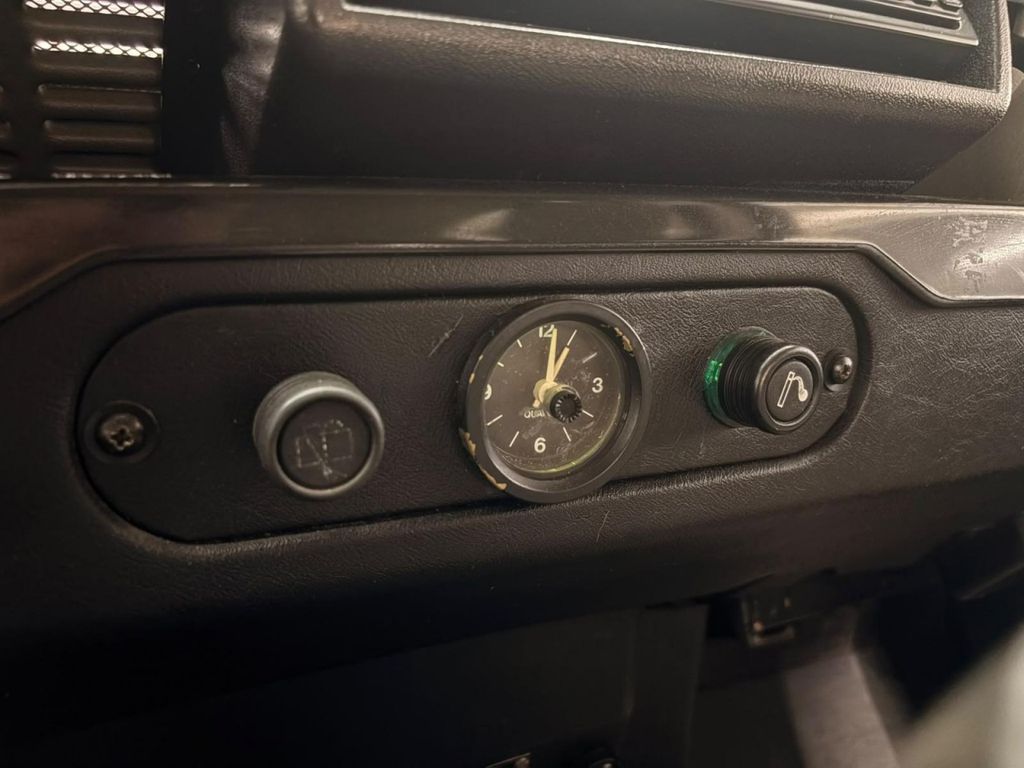 LAND ROVER Defender 90 E Station Wagon RADIO LAND ROVER Defender 90 E Station Wagon RADIO