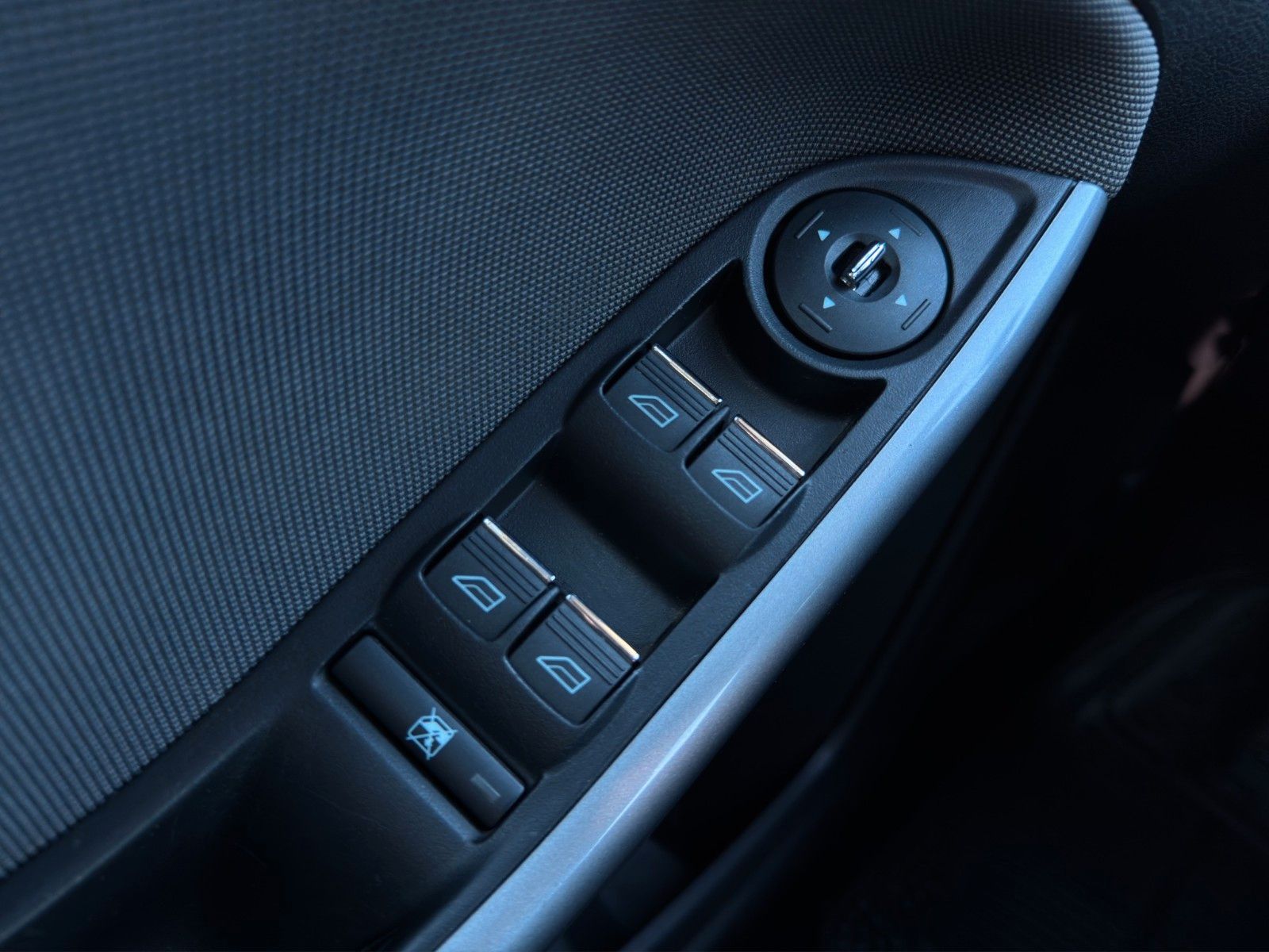 Fahrzeugabbildung Ford Focus Turnier *AHK*Sitzheizung*Service Neu