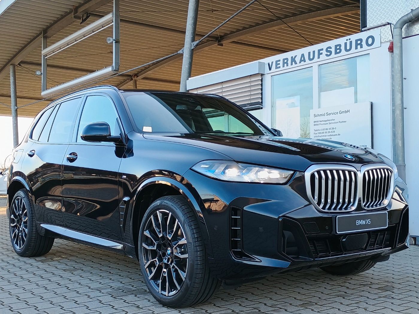 Fahrzeugabbildung BMW X5 xDrive30d M-Sportpaket AHK/DA-PROF/HUD/4xSHZ