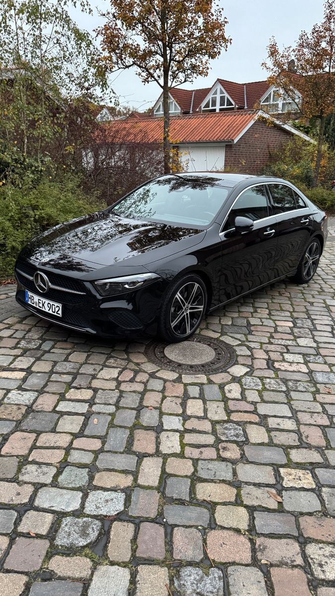 MERCEDES-BENZ A 200 d DCT - Panorama, 360cam, Burmester, TOTW