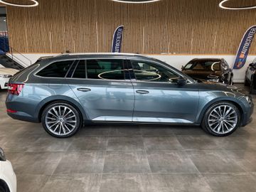 Skoda Superb Combi L&K *PANO*ACC*AHK*LEDER*NAVI*BI-XEN