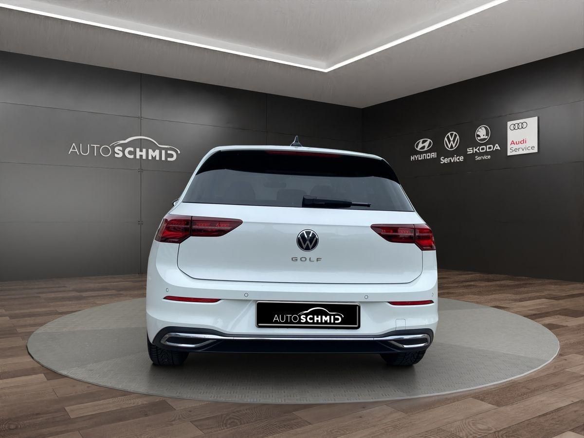 Golf VIII 1.5 TSI 6-Gang Matrix-LED StHz Panoram