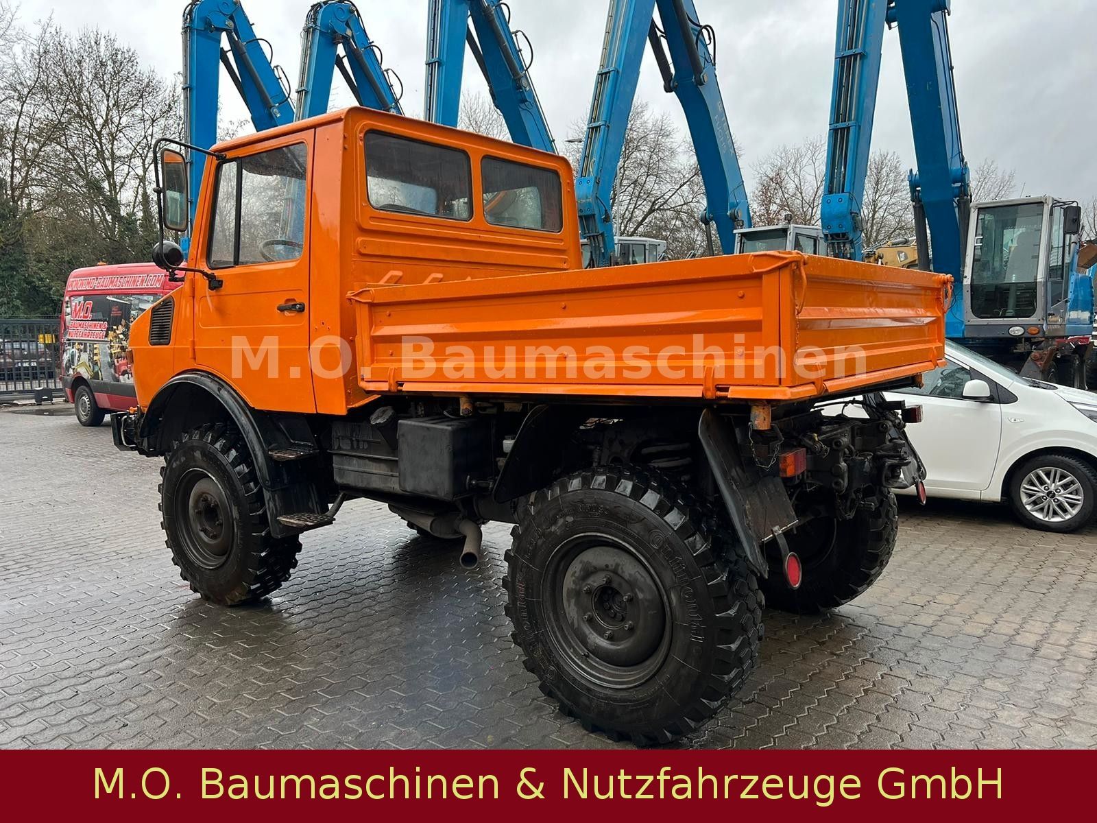 Fahrzeugabbildung Unimog U 1000/ 424