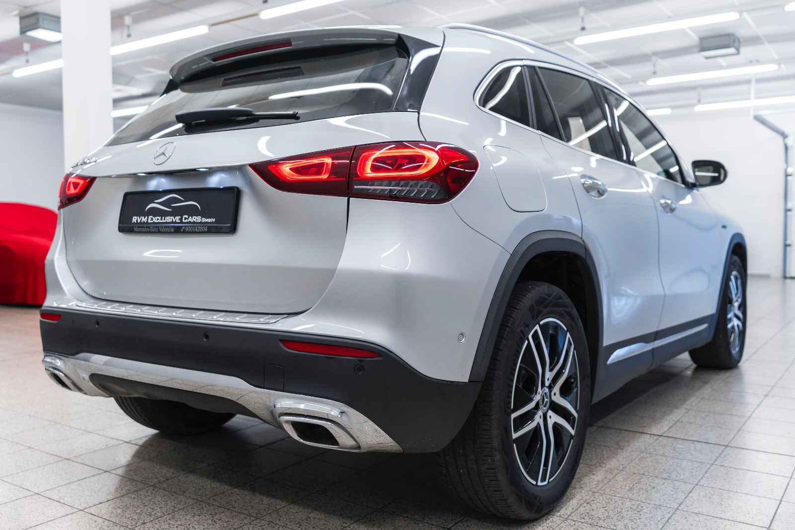 Fahrzeugabbildung Mercedes-Benz GLA 250e PLUG-IN ACC LED KAM TOTW KEYLESS GO NAV