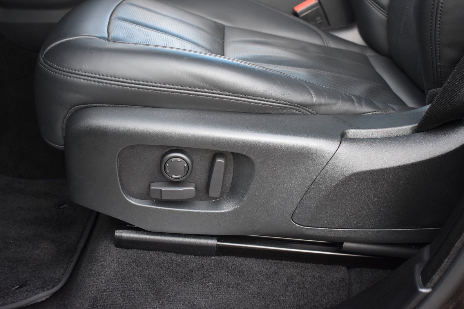 Fahrzeugabbildung Land Rover Range Rover Sport HSE P400 Dynamic Stealt Black