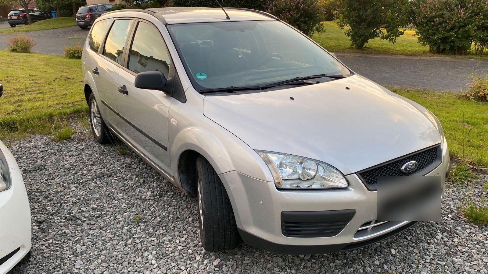 Ford Focus 2006 — rear view
