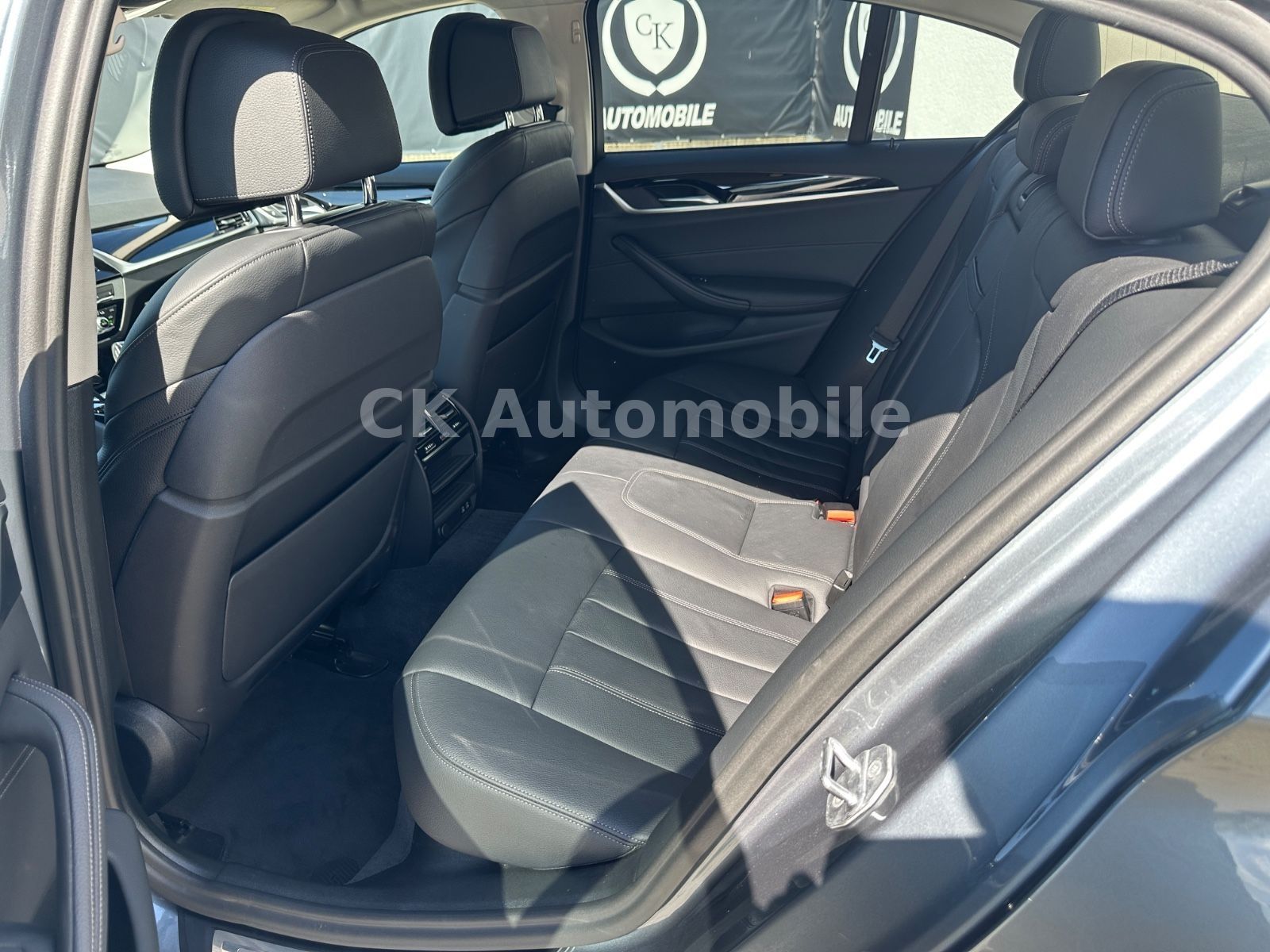 Fahrzeugabbildung BMW 530 i Lim. xDrive Sport Line/Navi/Leder/LED/Kam.