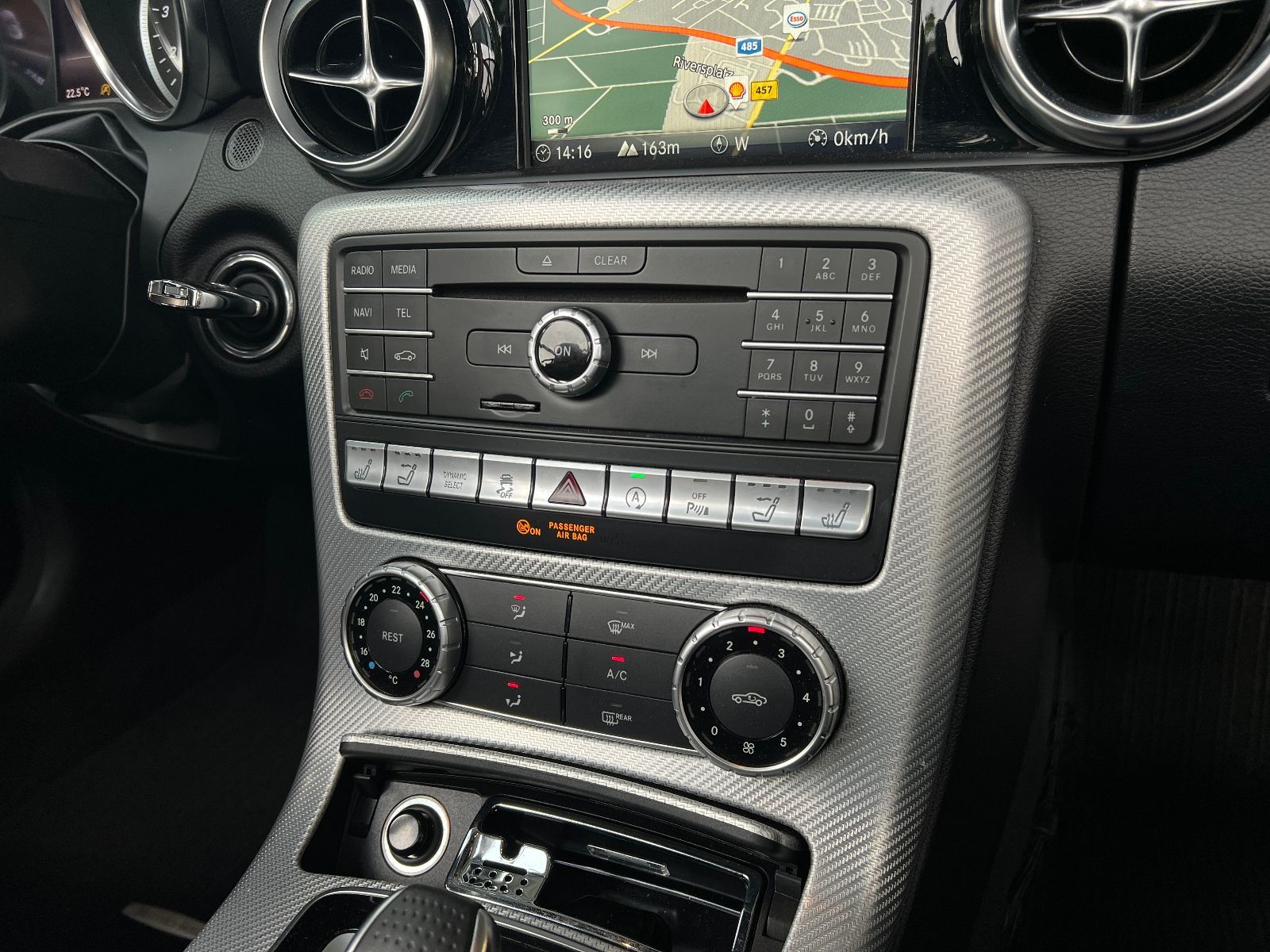 Fahrzeugabbildung Mercedes-Benz SLC 200 LED NAV SHZ PDC ALU