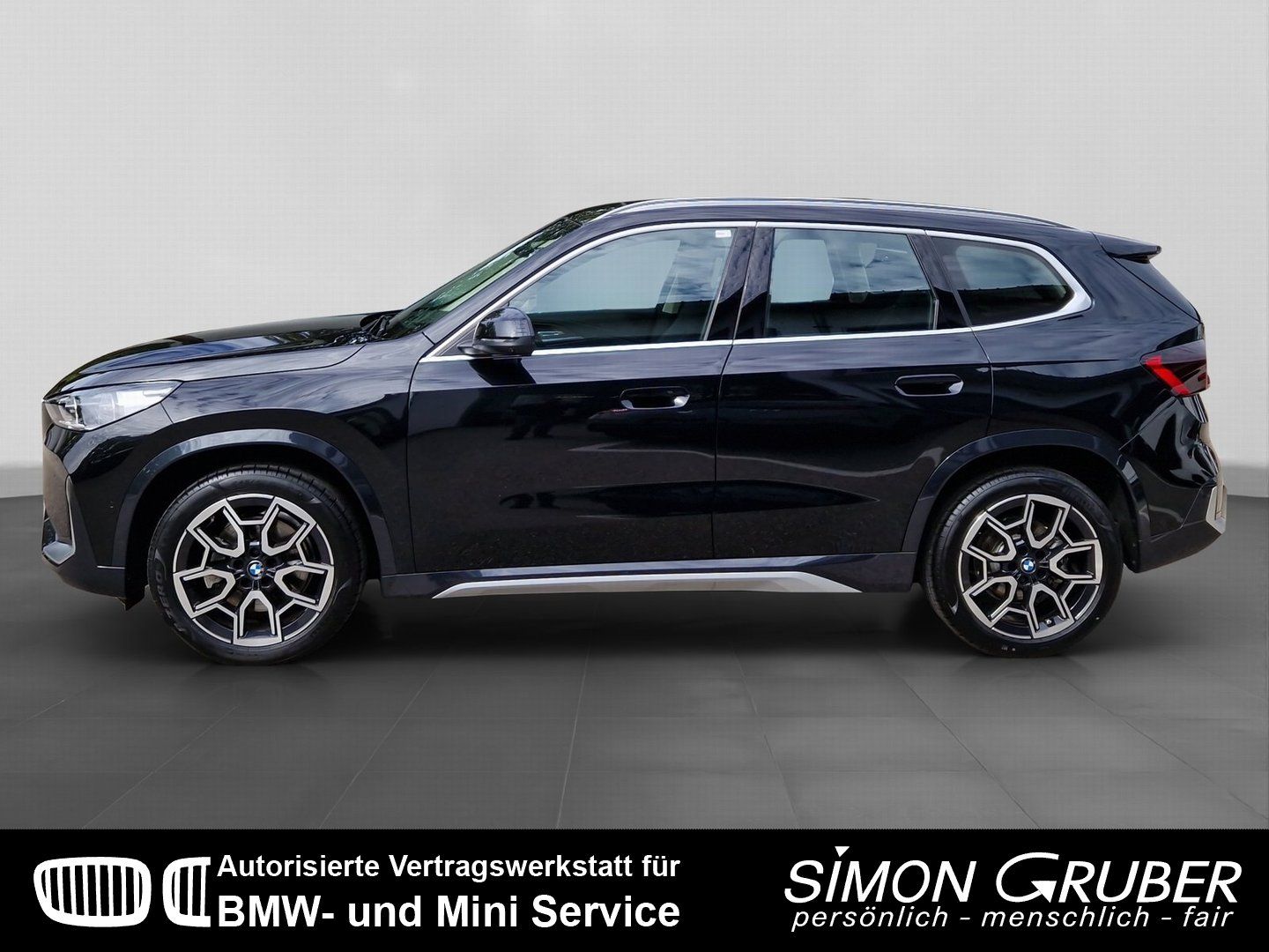 Fahrzeugabbildung BMW X1 xDrive23i Mild-Hybrid xLine Panorama HUD LED