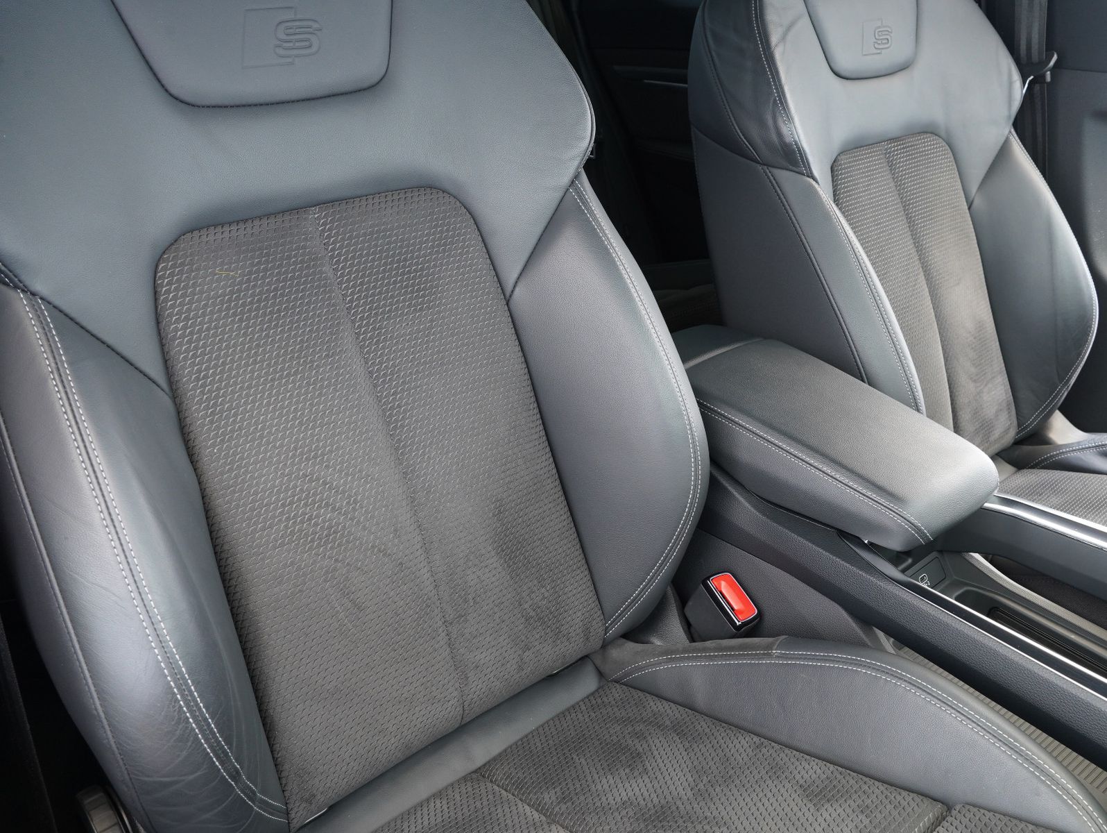 Fahrzeugabbildung Audi e-tron 55 quattro 2x S line MATRIX/B&O/AHK/SOH