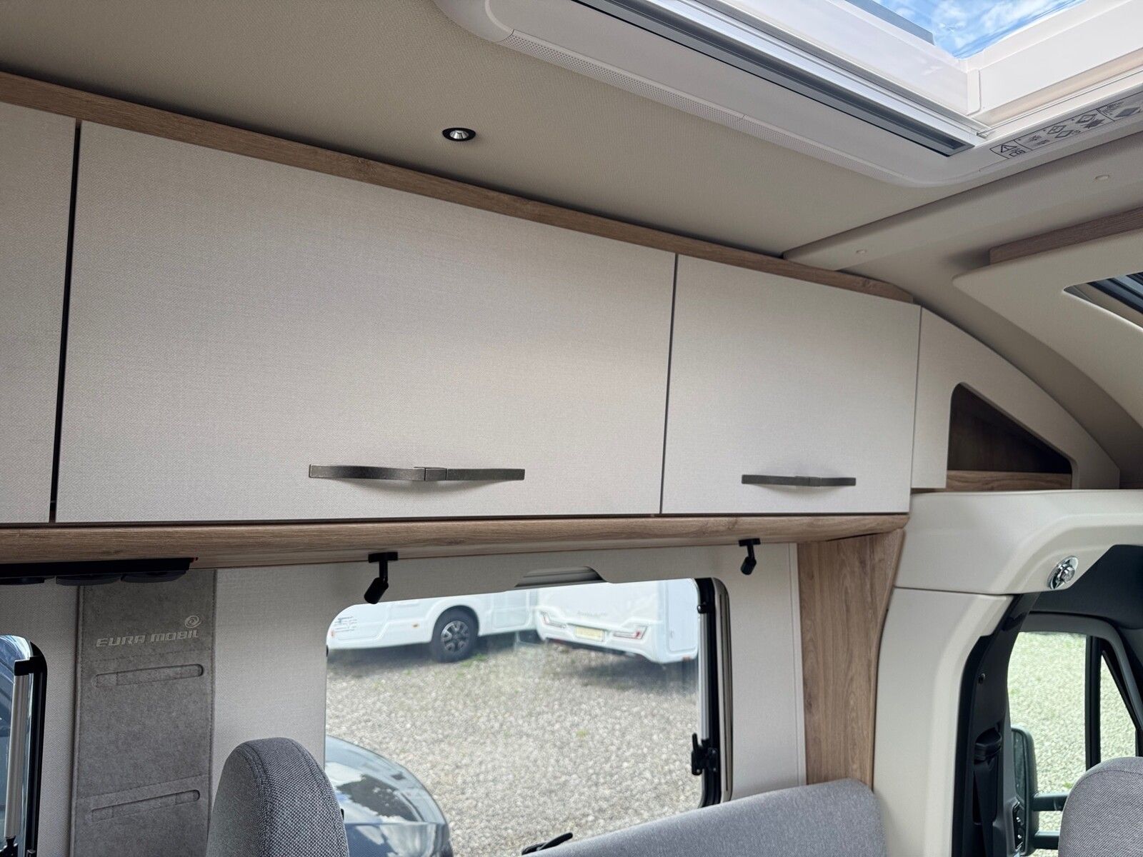 Fahrzeugabbildung Eura Mobil Profila T PT726EB Mondial Plus Paket, Zusatzbett