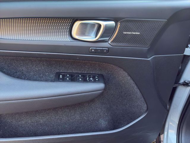 Volvo XC40 Plus Dark 2WD