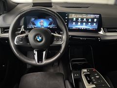 Fahrzeugabbildung BMW 218i Active Tourer M Sport -- Pano/HeadUp/19LM