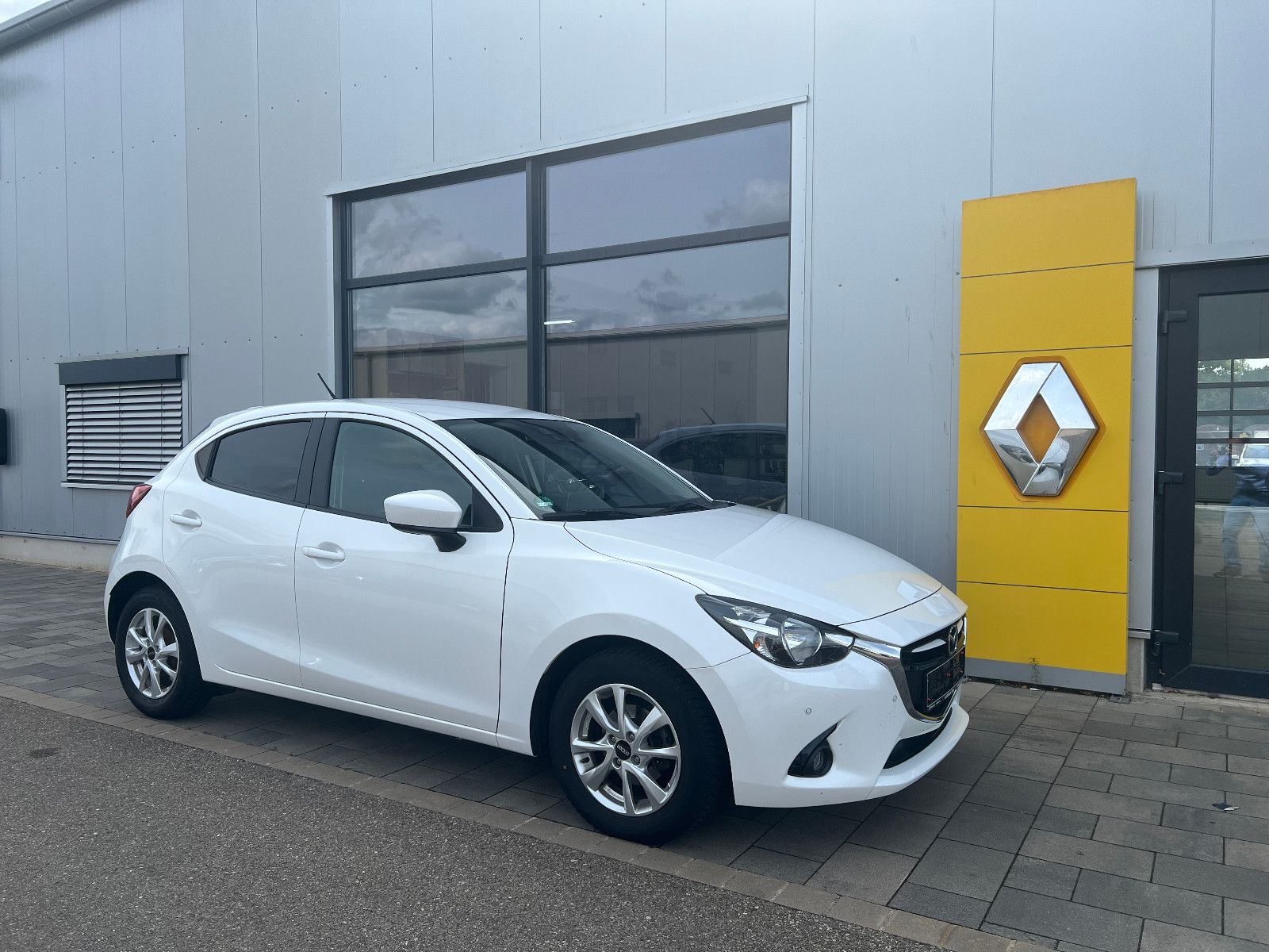 MAZDA 2