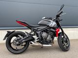 Triumph Trident 660, TÜV neu, TOP Zustand, viel Zubehör - TRIUMPH TRIDENT