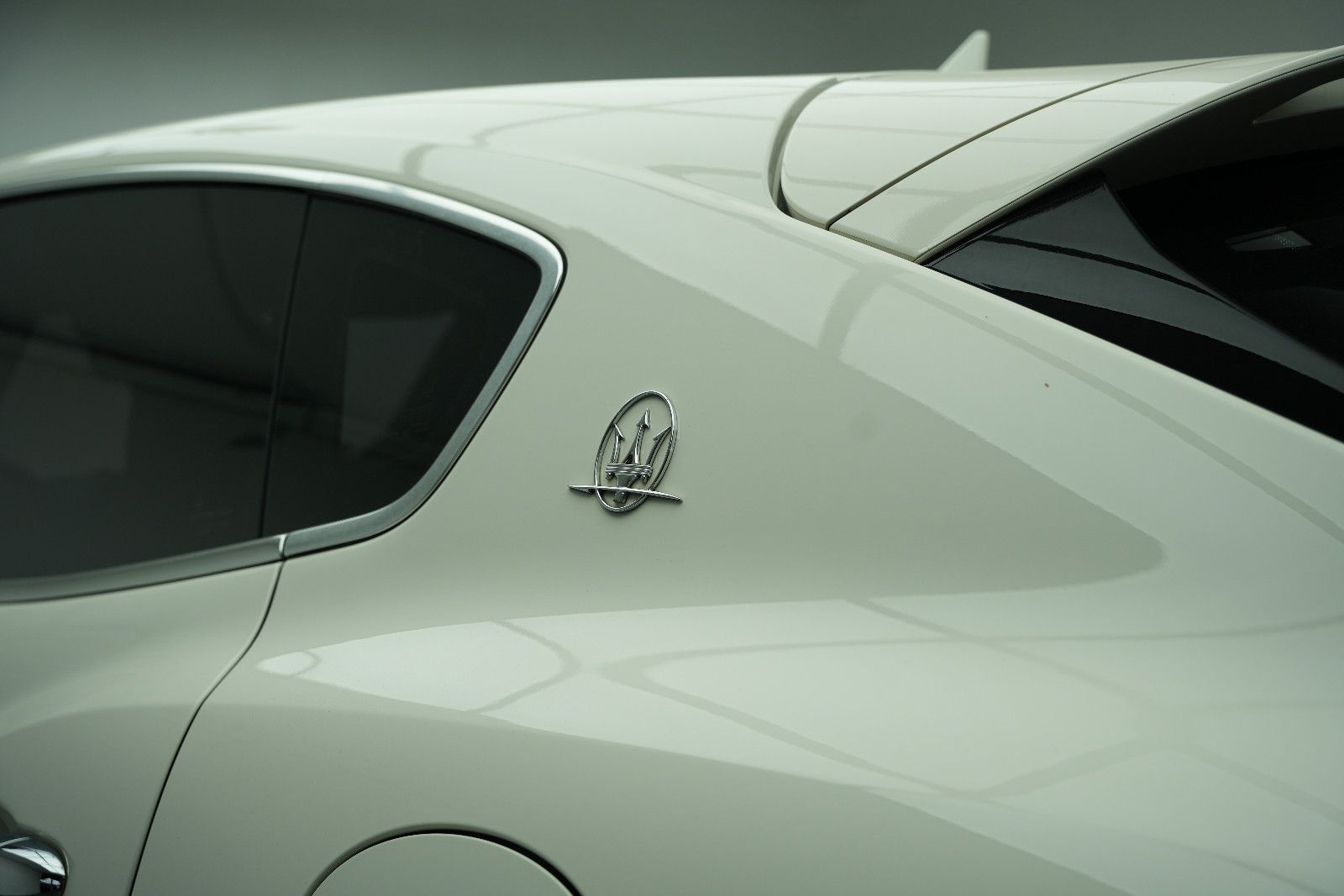 Fahrzeugabbildung Maserati Levante S/CARBON/HARMAN-KARDON/KAMERA/BRD