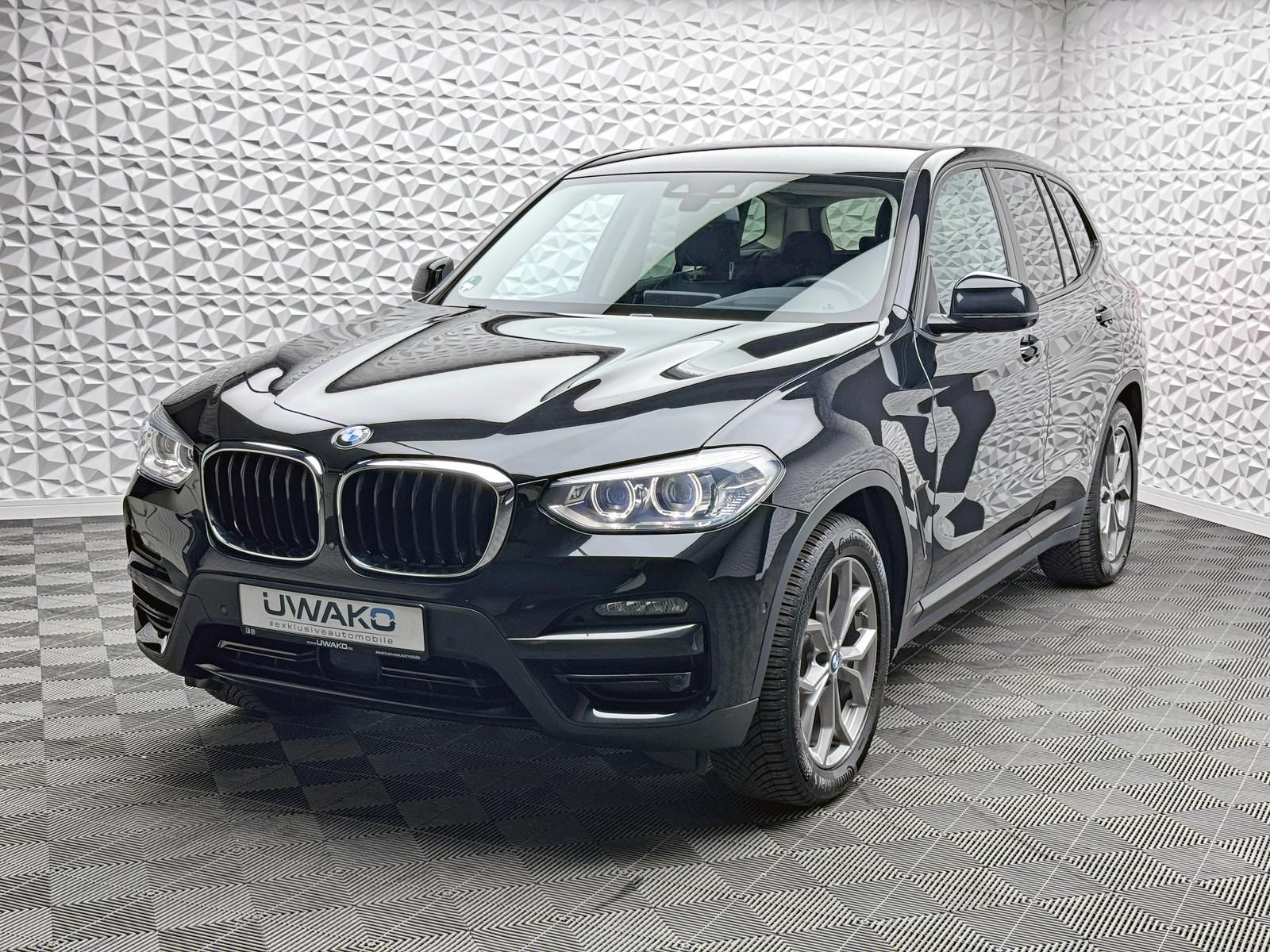 Fahrzeugabbildung BMW xDRIVE20i/ADVANTAGE/ACC/LED/LIVECP/HUD/KEYL/360°