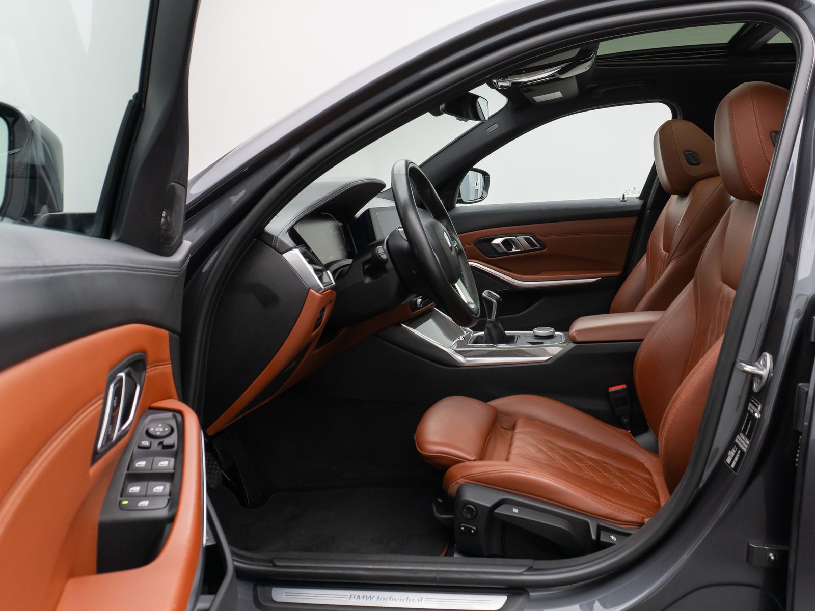 Fahrzeugabbildung BMW 320d Sport Line Panorama Kamera HUD DAB H/K AHK