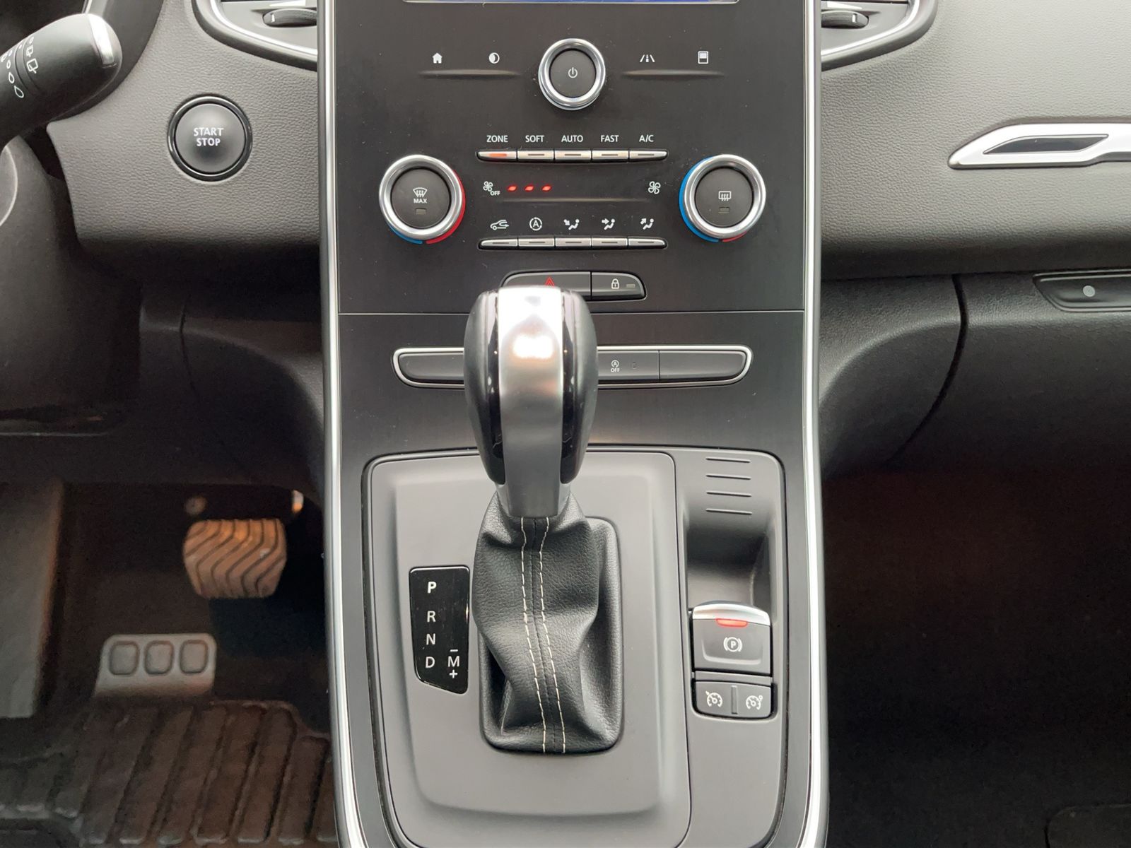 Fahrzeugabbildung Renault Grand Scenic *7-Sitzer*Navi*Kamera*PDC*Keyless**