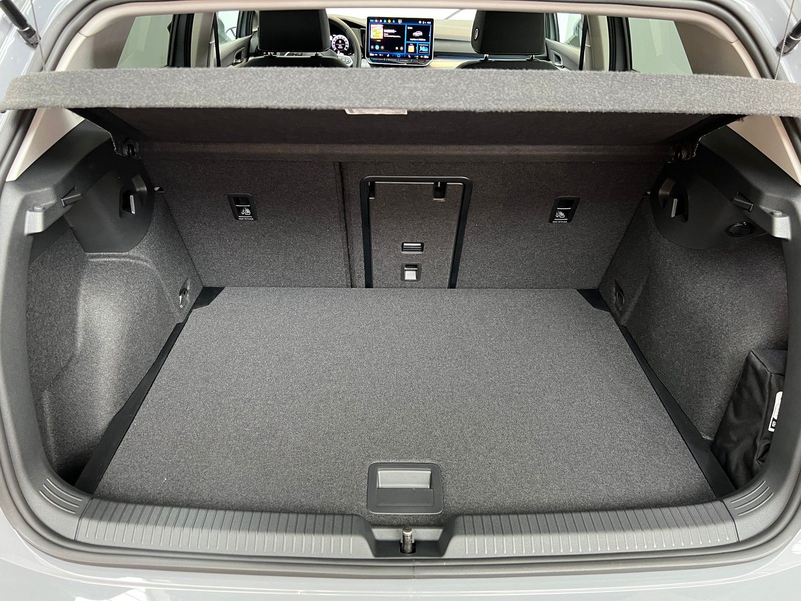 Fahrzeugabbildung Volkswagen Golf VIII Lim Life 1,5 TSI + Panora+ Abg.Scheibe