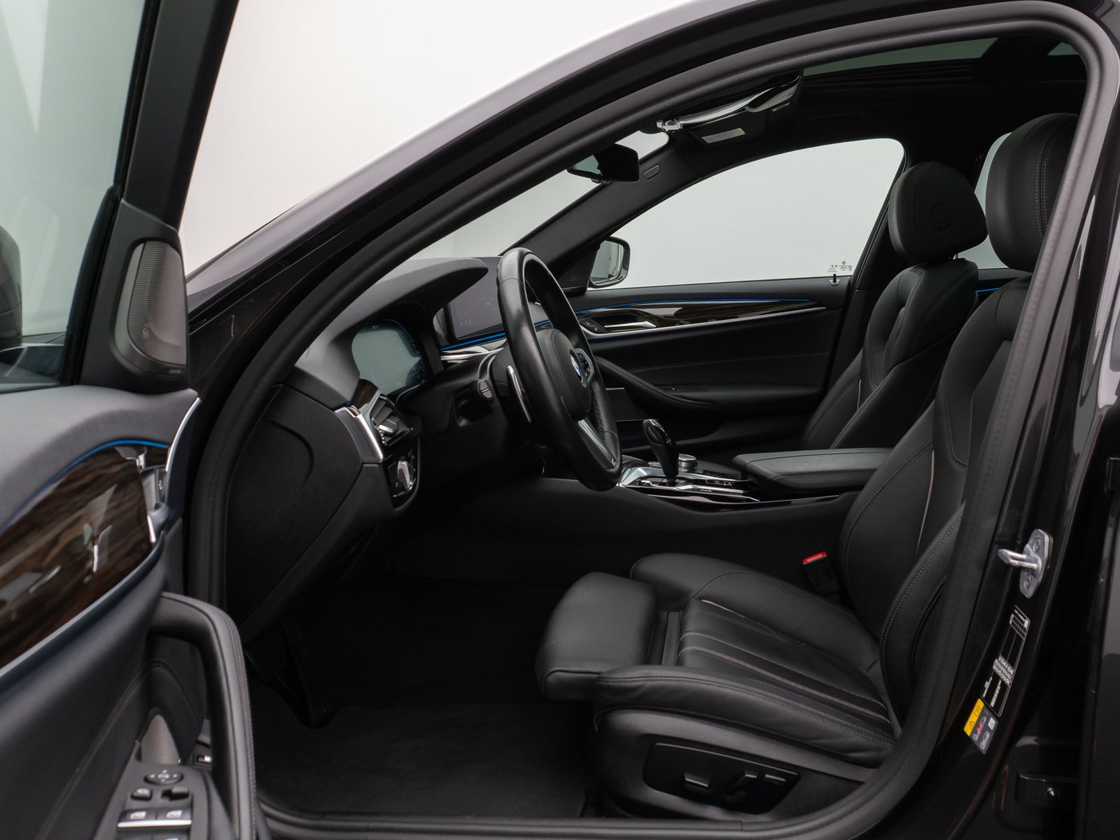 Fahrzeugabbildung BMW 530e Panorama Kamera DAB H/K WLAN Alarm Sport