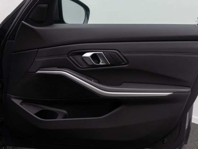 BMW 330, 2022 — 30