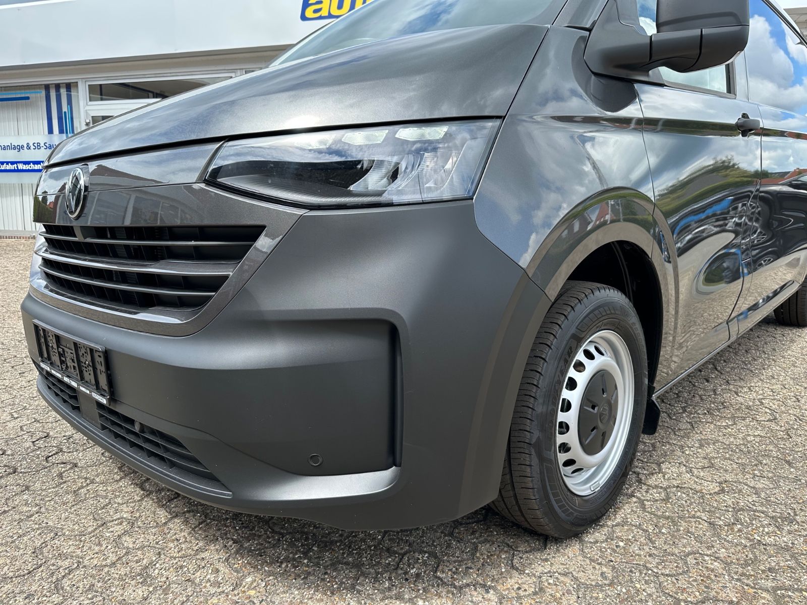 Fahrzeugabbildung Volkswagen T7 Transporter Kasten 2.0 TDI LR Navi/GRA/LED/EP