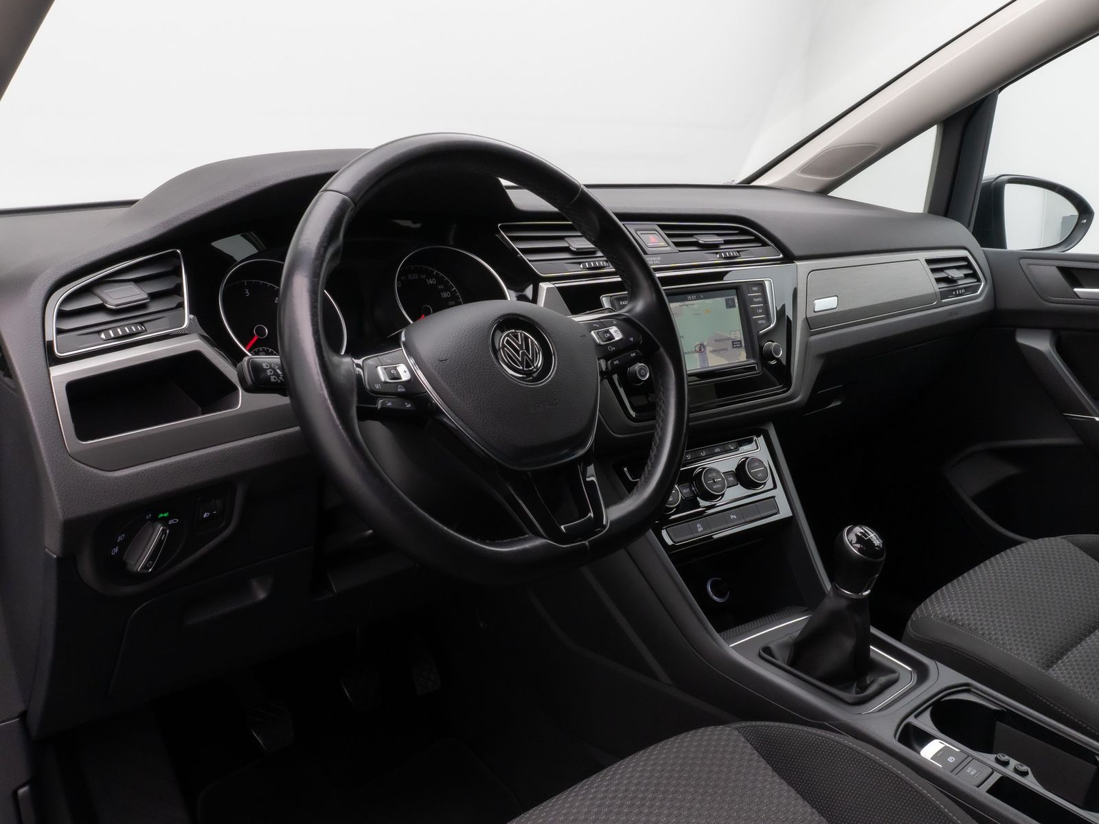 Fahrzeugabbildung Volkswagen Touran 2.0 TDI BMT Navi Stzhz ACC PDC AHK 8fach