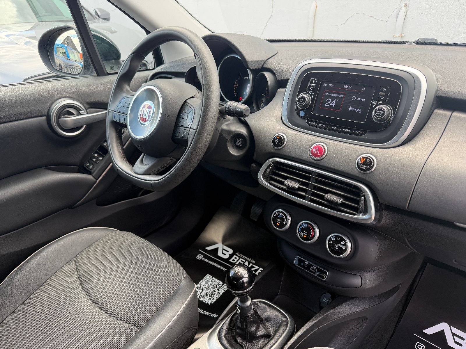 Fahrzeugabbildung Fiat 500X Cross/ UConnect / Fahrassistenz/Design-Kit