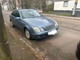 Mercedes-Benz Mercedes E240 Elegance Motor/Getriebe Tip Top - Mercedes-Benz E 240 in Bochum