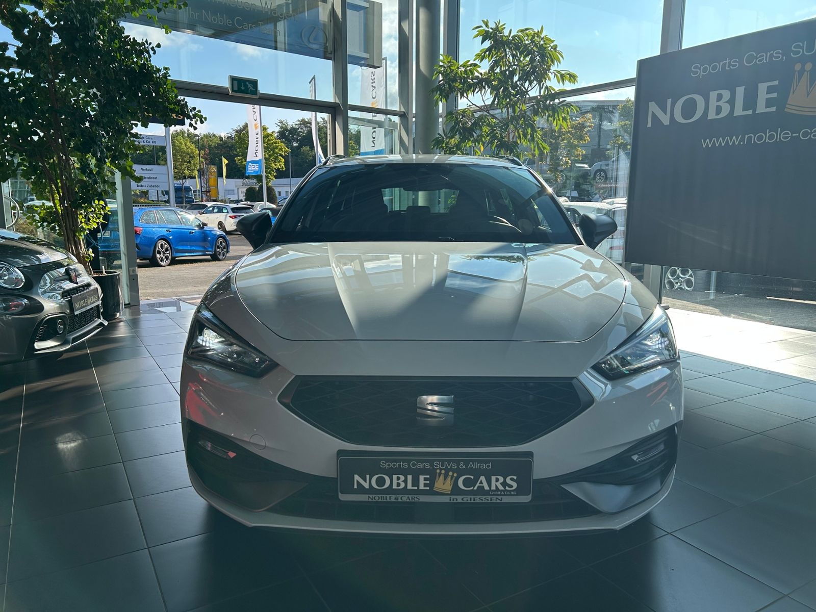 Fahrzeugabbildung SEAT Leon Sportstourer FR e-Hybrid LED NAVI ALU