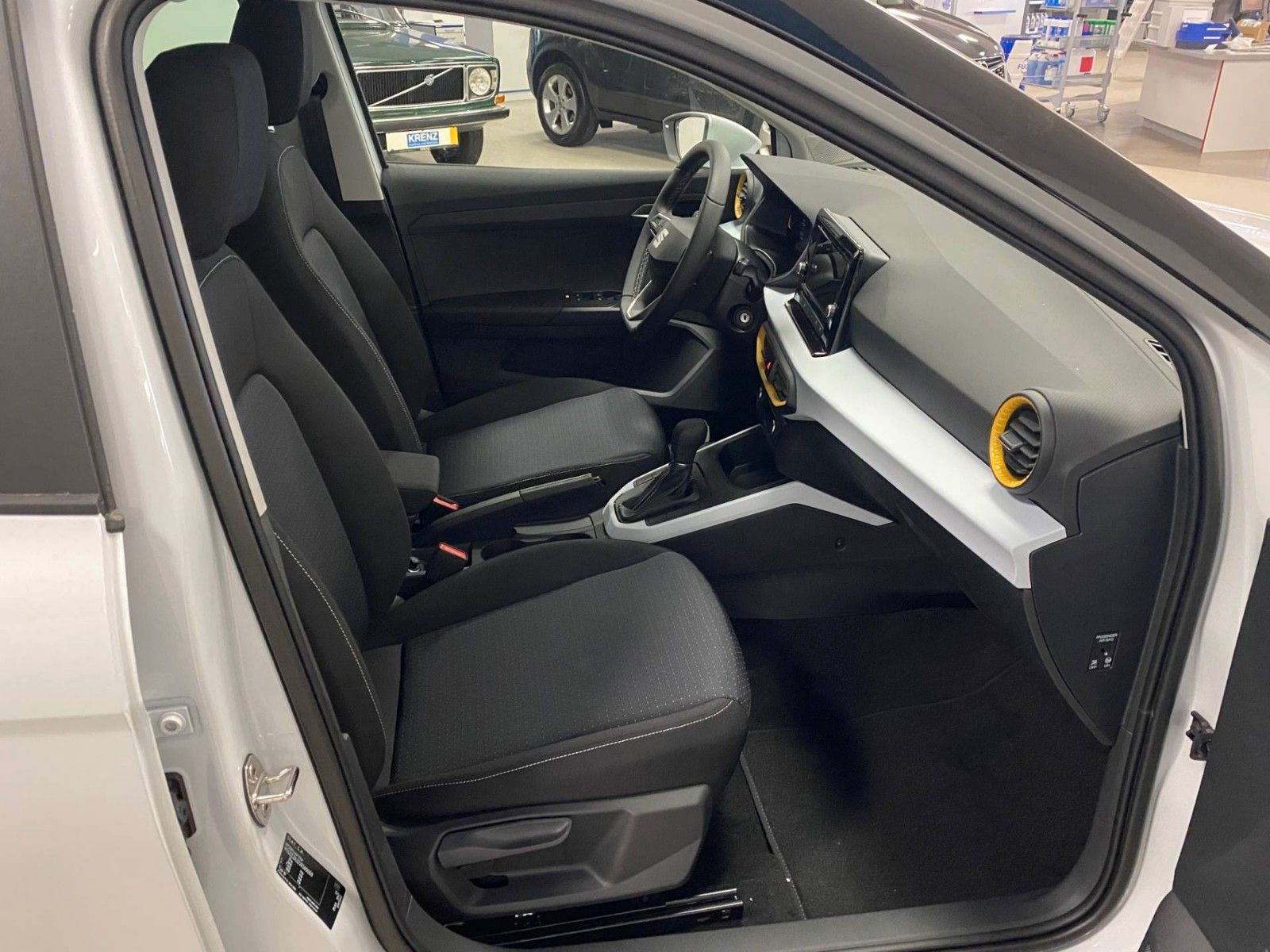 Fahrzeugabbildung SEAT Arona 1.0 TSI DSG STYLE+5 JAHRE GARANTIE+AHK+LED