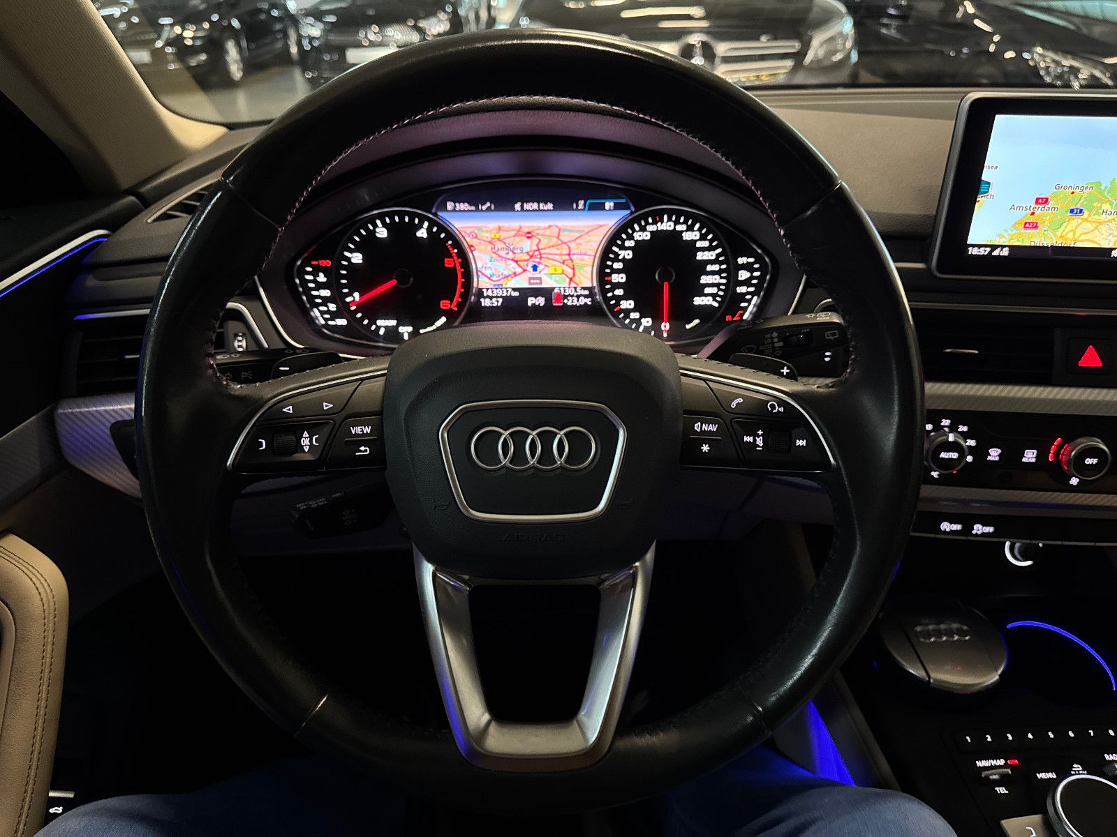 Fahrzeugabbildung Audi A4 Avant DESIGN S-TRONIC PANO STHD AHK LEDER