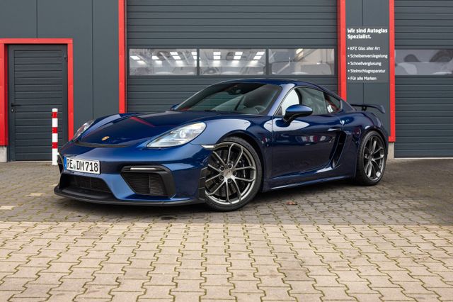 Porsche Cayman GT4 