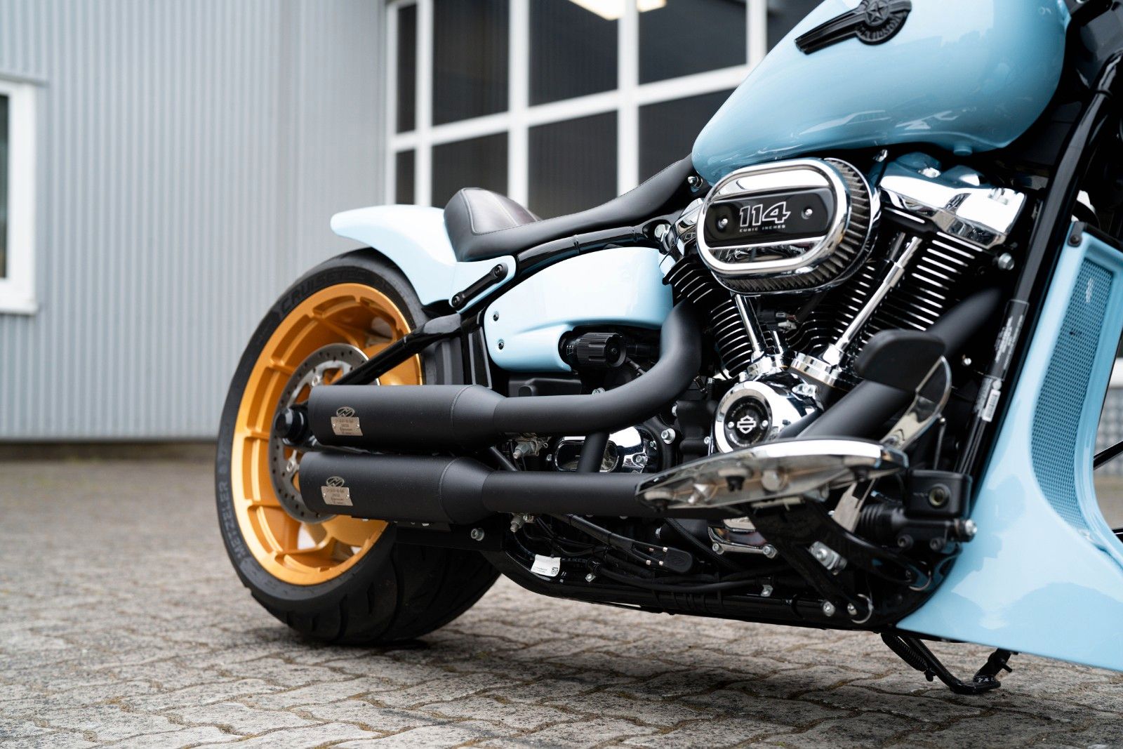 Fahrzeugabbildung Harley-Davidson Light Blue FAT BOY FLFBS 114 - Jekill & Hyde-
